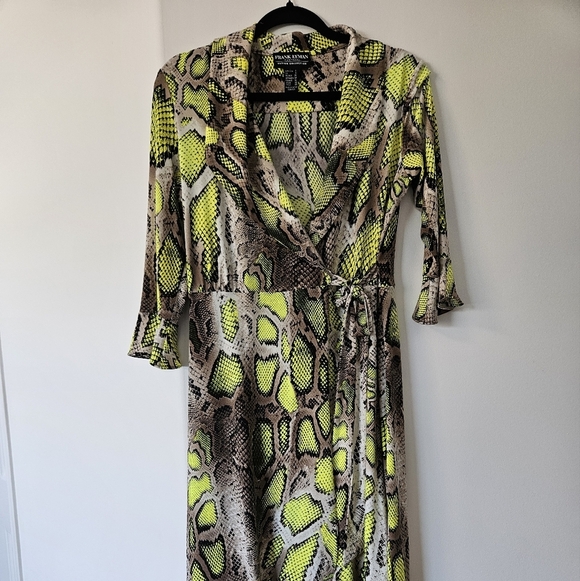 Frank Lyman snake printed wrap dress - Picture 2 of 6